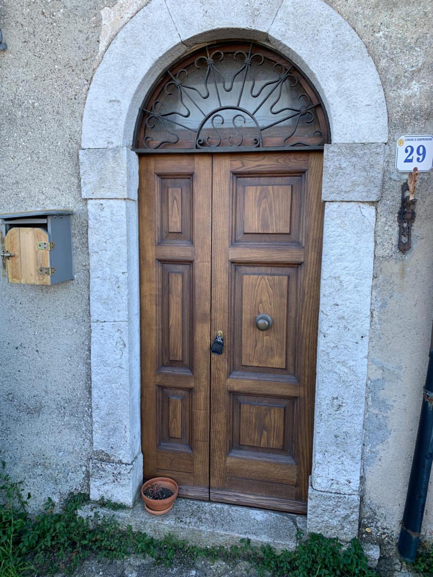 La Casetta Al Roccone Semproniano Exterior foto